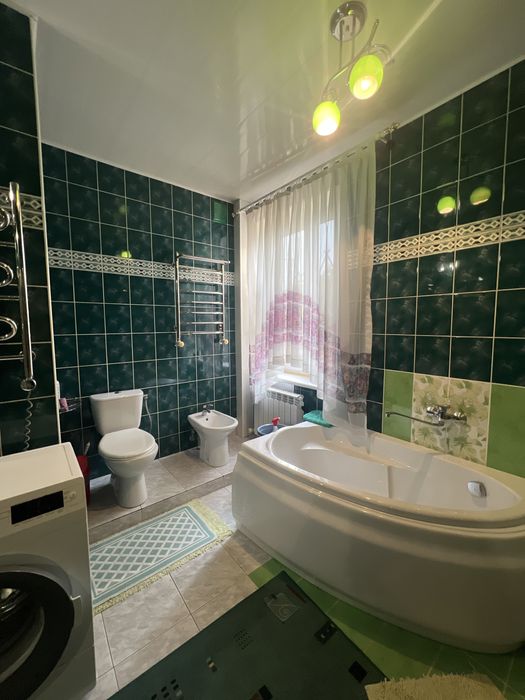 Продам будинок 95 квартал ( Центр міста ) .