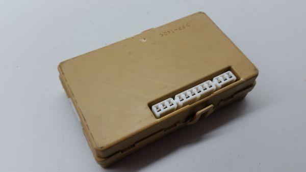 Módulo confort TOYOTA Corolla Hatchback (_E12_)