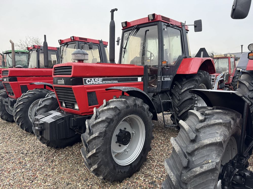 Ciągnik CASE INTERNATIONAL 1255XL - Legenda i 1455XL - Sprowadzony