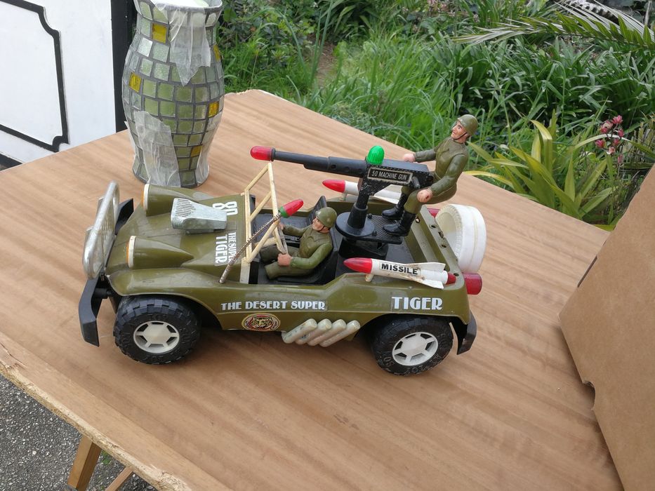 Máquina para dobradiças