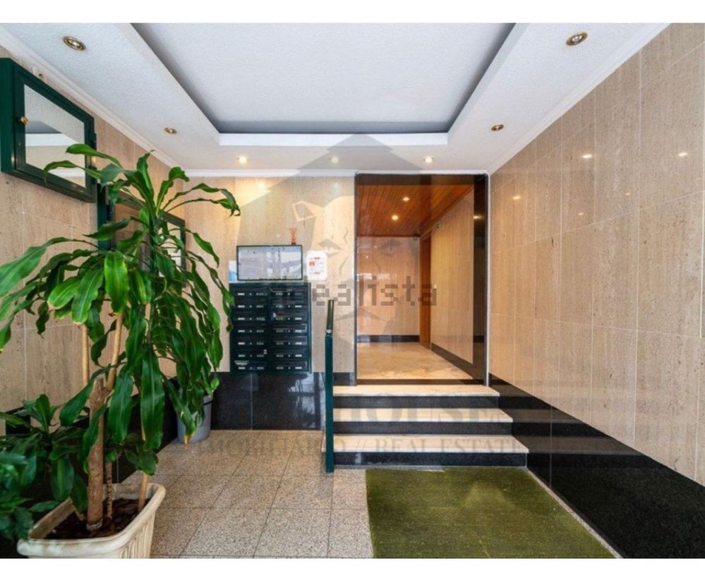 Apartamento T4 Casal da Barota com Garagem