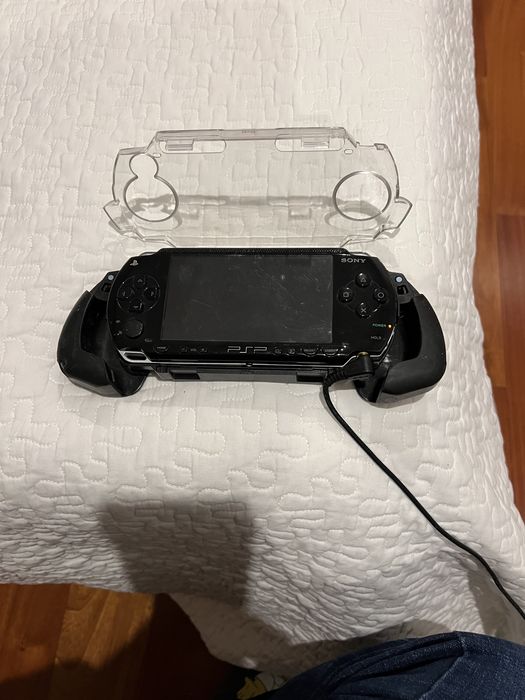 PSP com caixa protetora e pegas extenciveis para melhor apoio