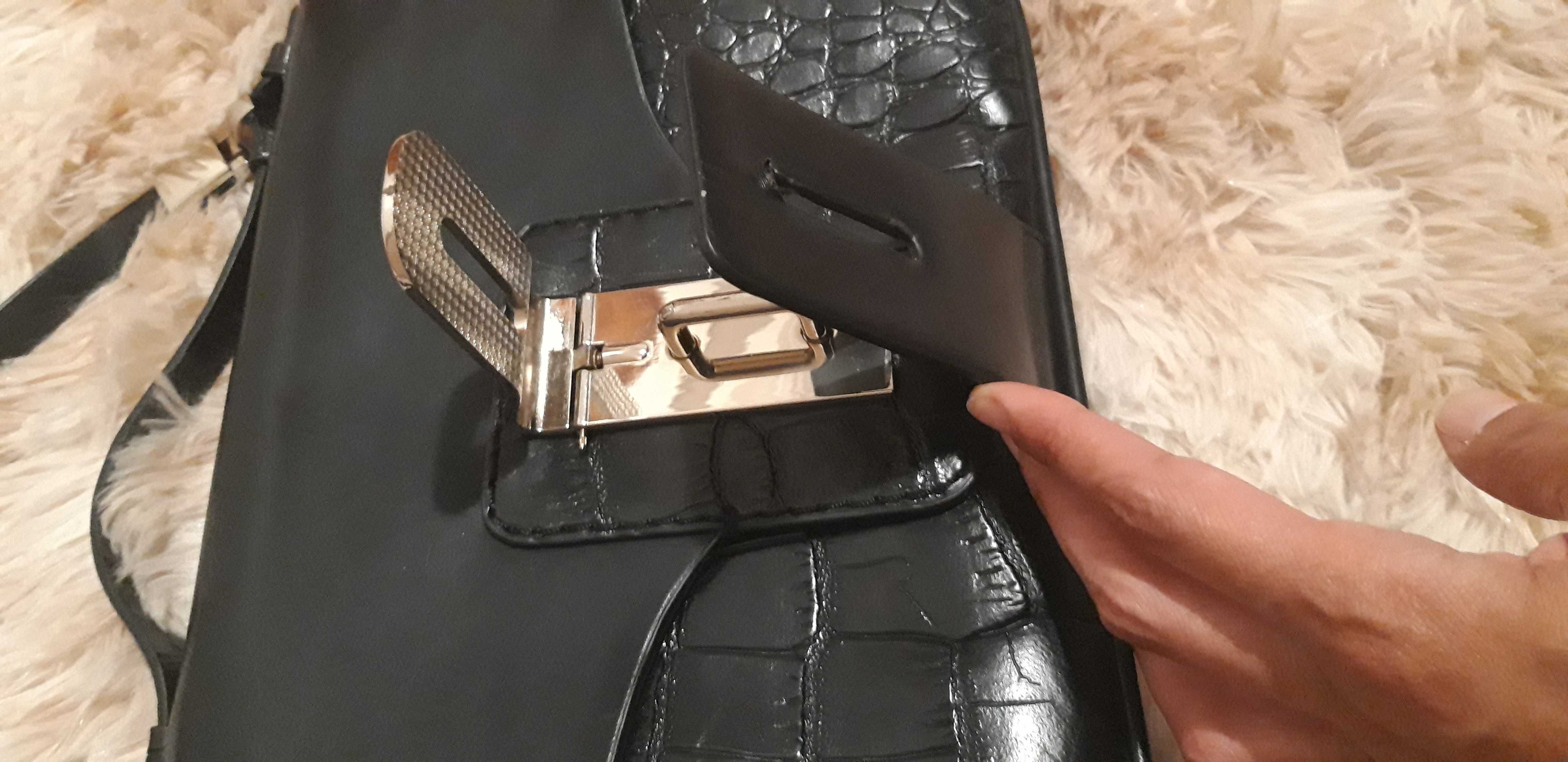 Mala tiracolo preta Zara