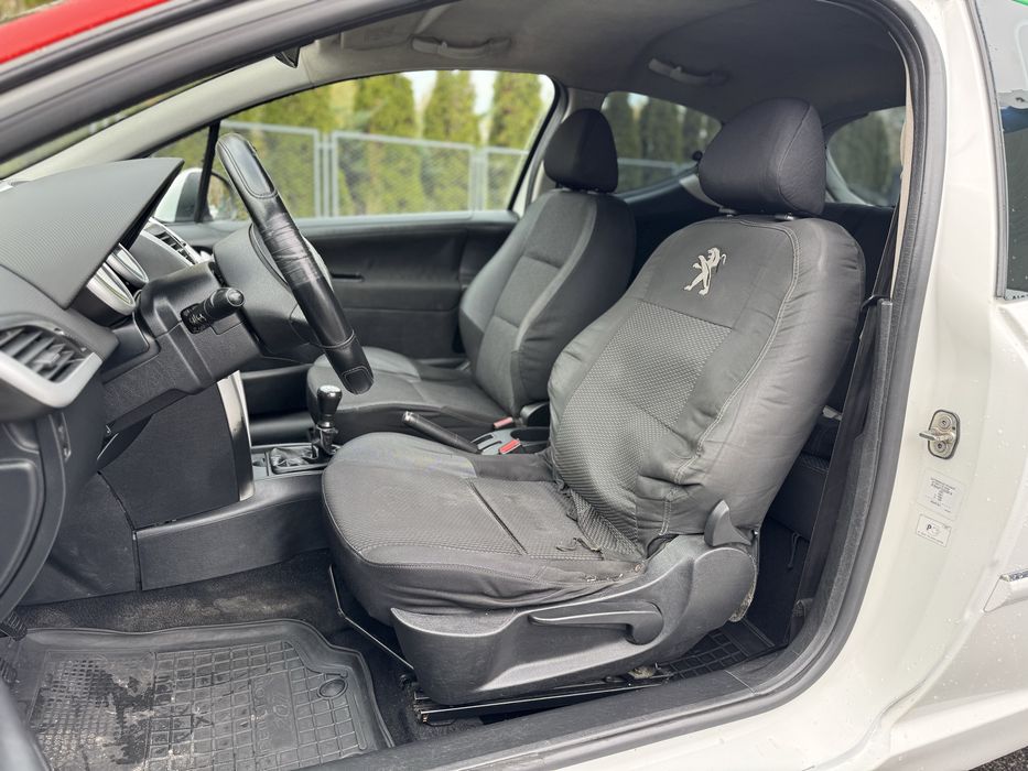 Продаи пижо 207 1.4 газ бенз 2012 гола