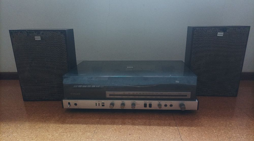 Gira discos / K7 / rádio amplificado Sony