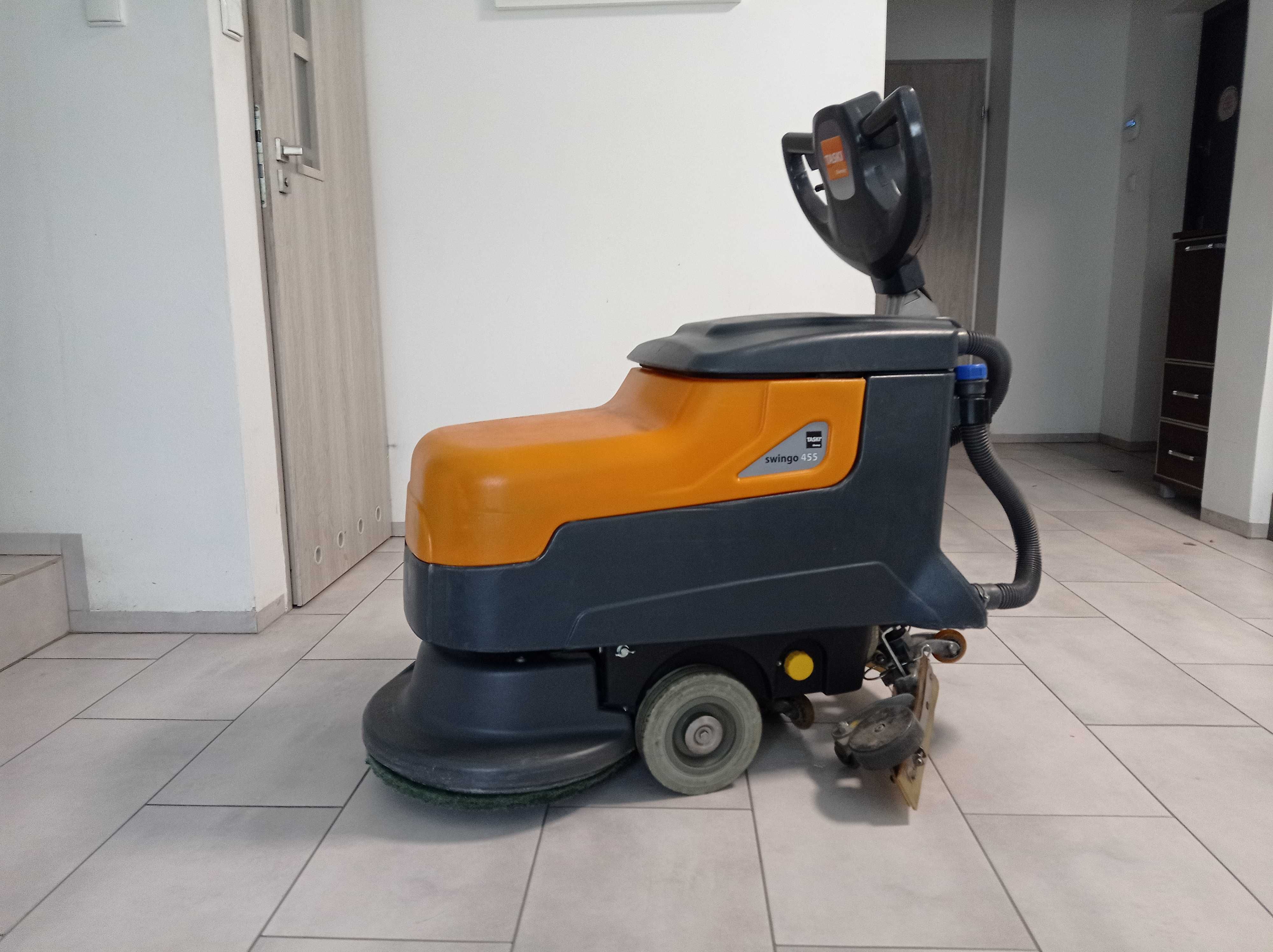 Szorowarka/ maszyna czyszcząca Taski Swingo 455B