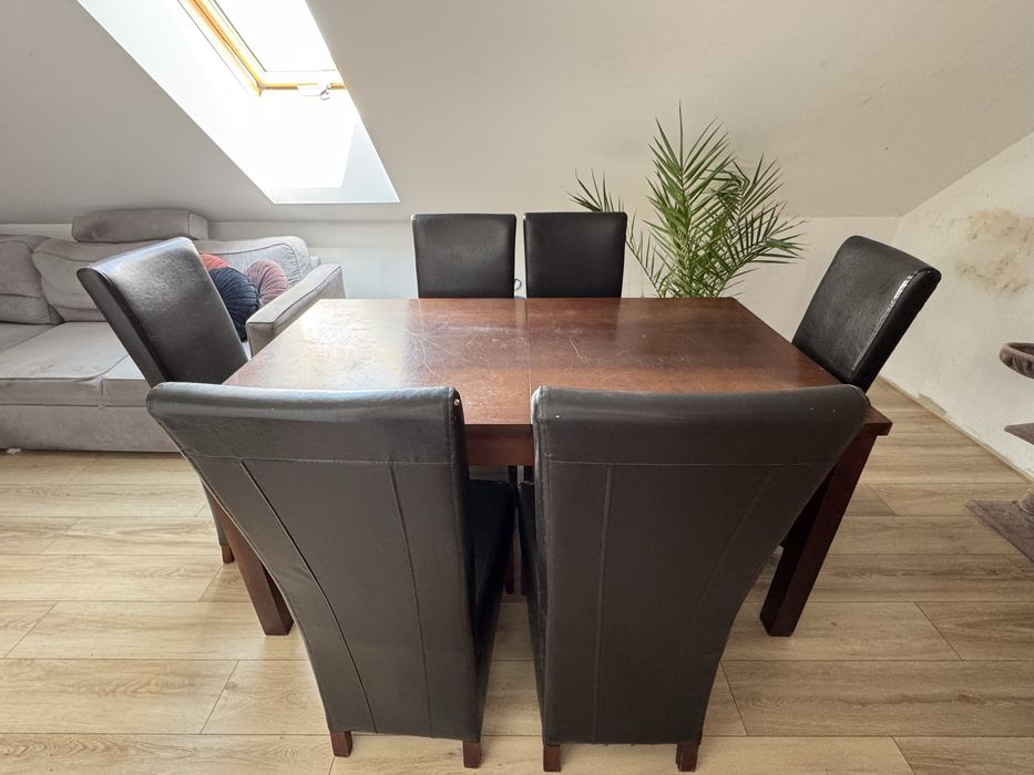 Stół z 6 krzesłami – solidny komplet do jadalni / salonu