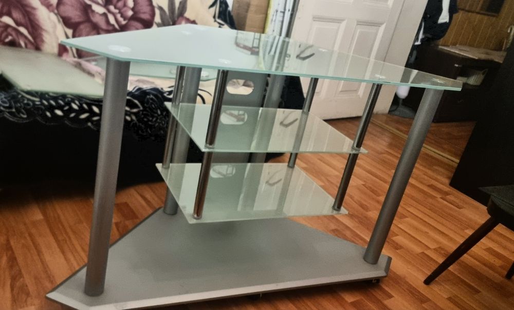 Szklany stolik RTV