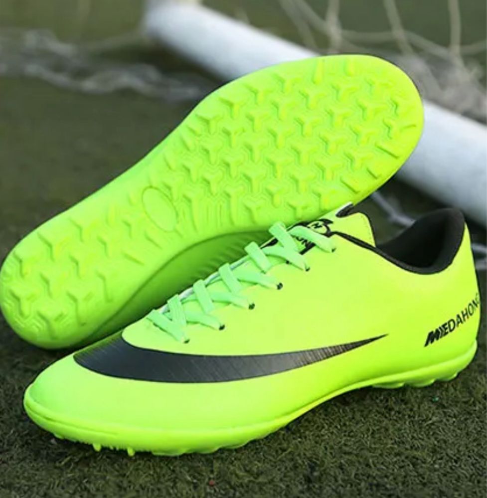 Buty piłkarskie obuwie sportowe futbolówki turfy orlik