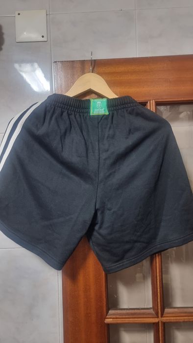 Bermuda antiga do sporting  anos 90 material  da adidas  raro