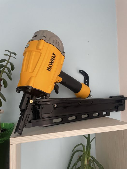 Dewalt нейлер пневматичний