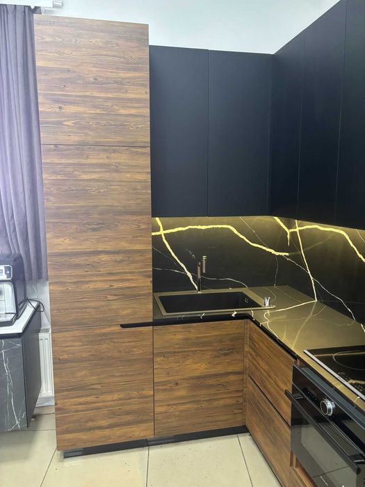 Кухня  хорошего качества. Выставочный образец.