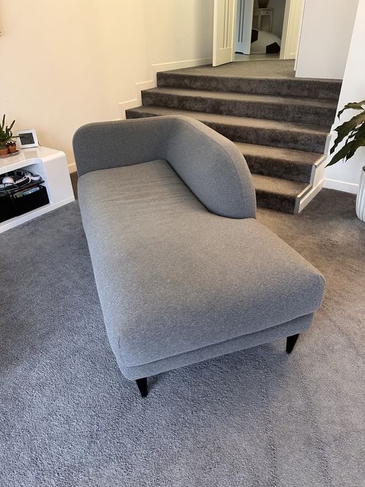 Jenny sits szezląg kanapa fotel do odpoczynku leżanka