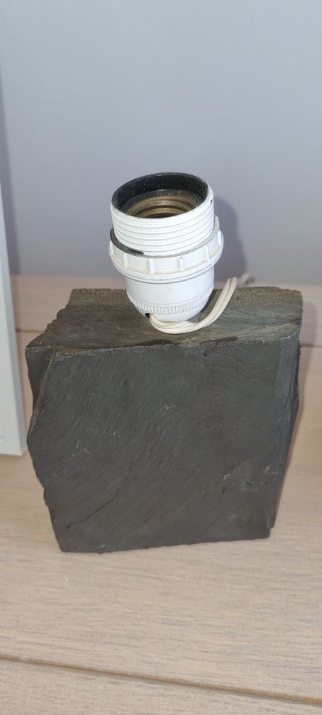 Lampa z kamienia