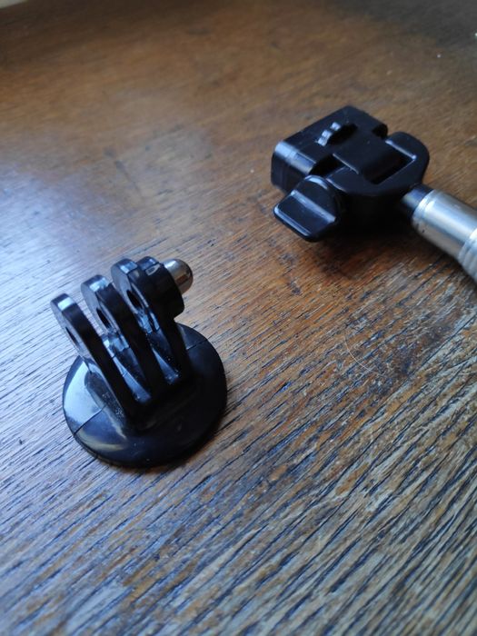 Selfie stick com adaptador camera/telefone