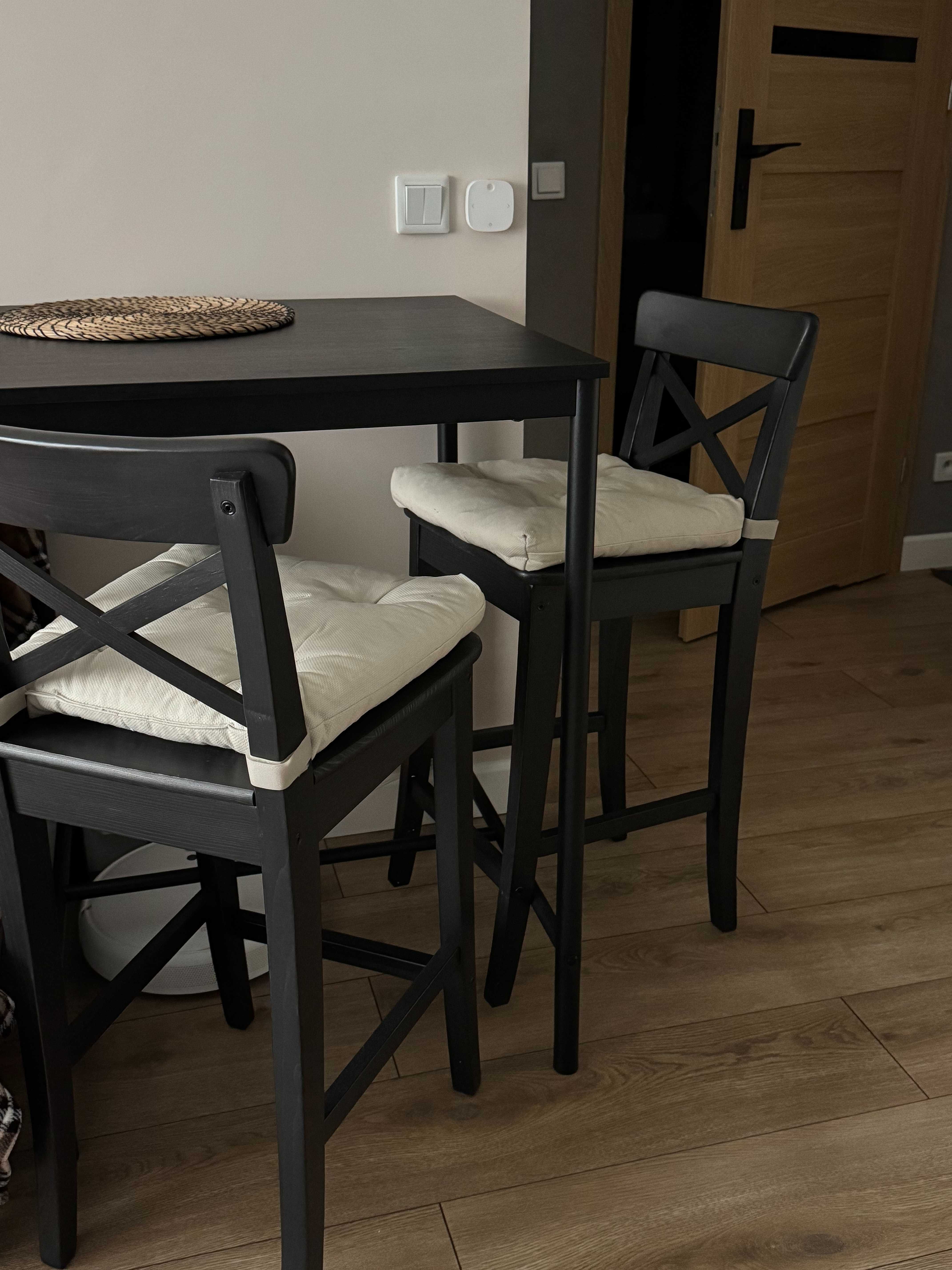 Stół czarny SANDSBERG z krzesłami INGOLF IKEA