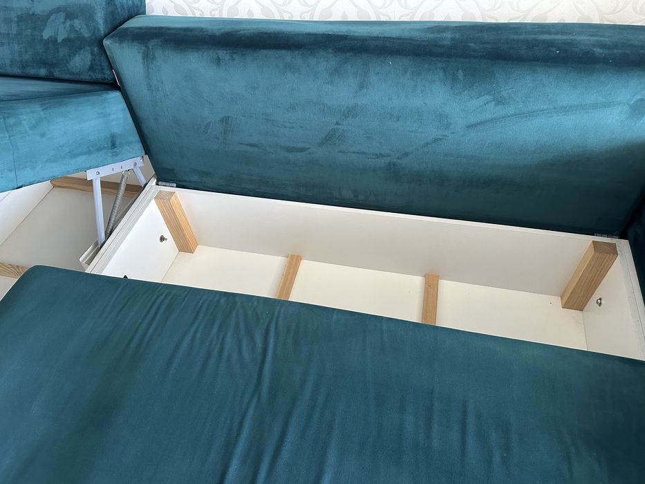 Диван кутовий. Дуже стильний.