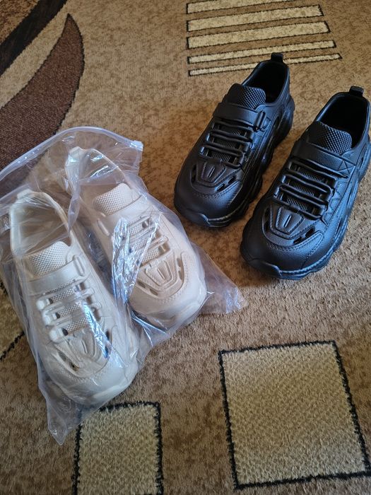 Сандали типа Кроксов.