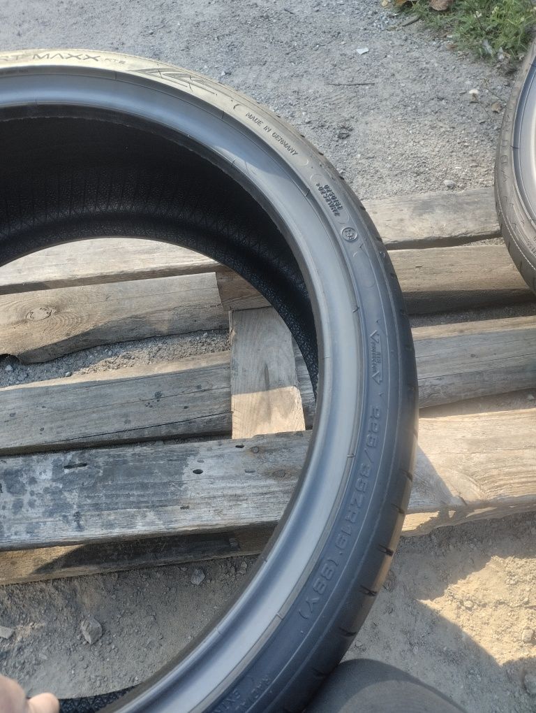 225/35/19 Dunlop sp sport maxx rt2