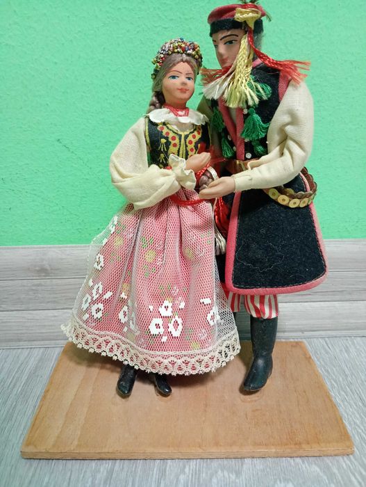 Ляльки фарфорові