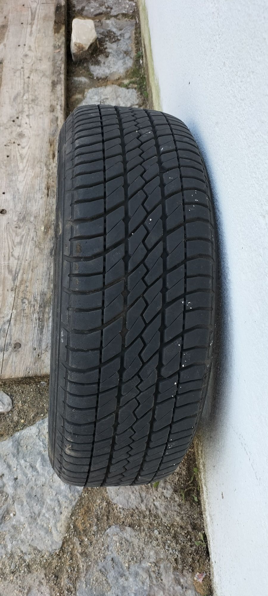 Jante com pneu VW passat