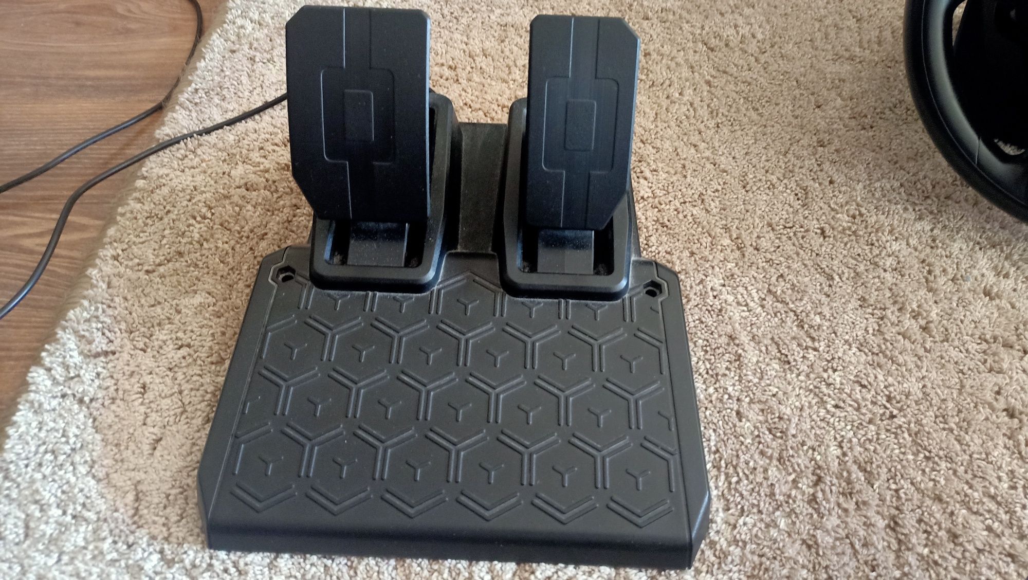 Kierownica Thrustmaster T128 wraz z oryginalnym pudełkiem