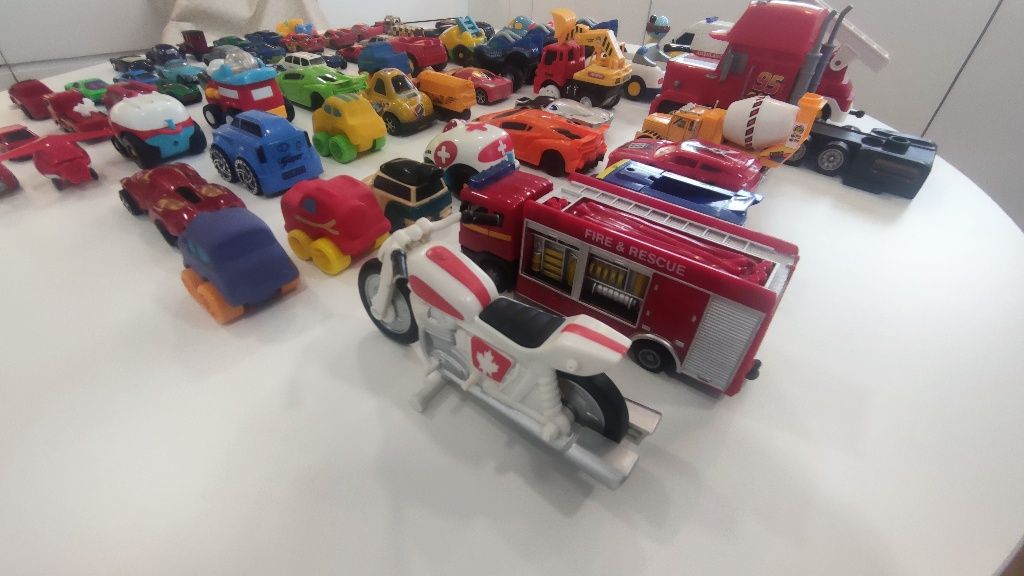 Carrinhos e mota varios