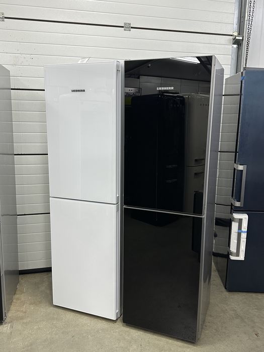 Холодильник біле скло Liebherr CN 4713 чорне скло