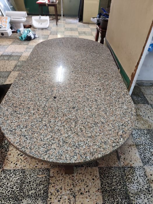 Mesa de cozinha como nova,pouco uso,com a medida 200x100x80