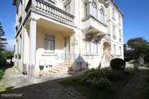 Imponente Palacete com muito charme no centro de Alcanena