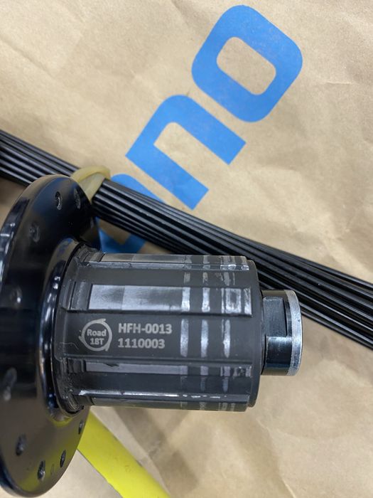 Piasta AXIS sztywna oś 12 x 142 , 28h