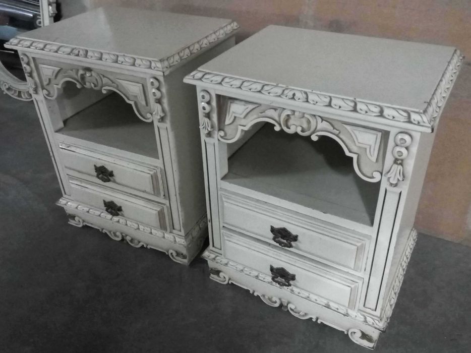 Quarto - Mobília antiga Lacada, estilo Luís XV