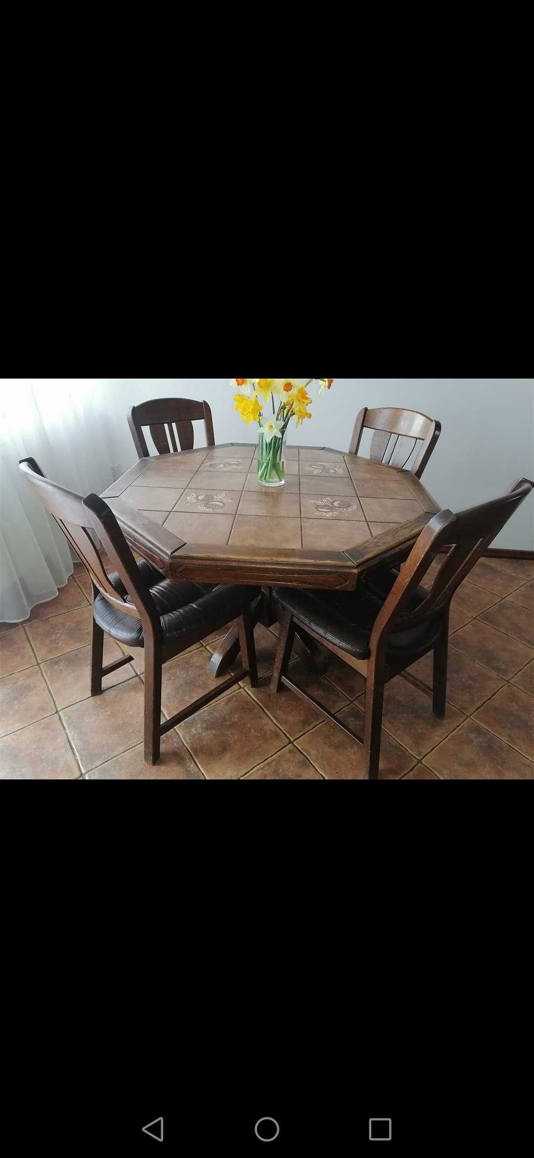 Stół dębowy  wyłożony płytkami + 4 krzesła