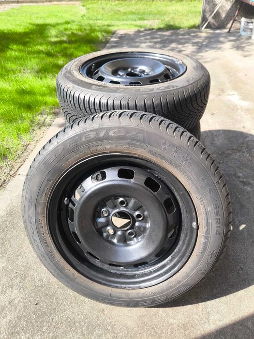 Opony całoroczne Dębica 175/65R14 wraz z felgami stalowymi