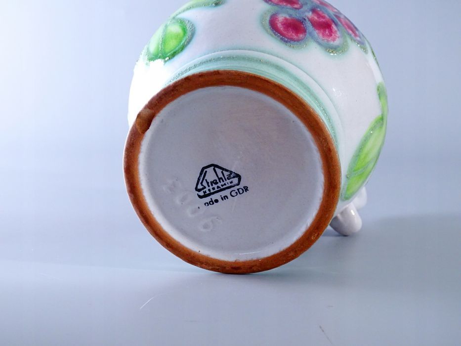piękny stary ceramiczny dzbanek