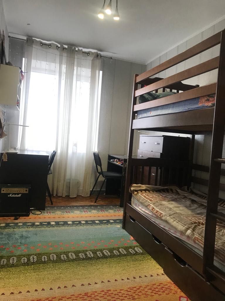 Продаю 2 х кімнатну квартиру в центрі міста Миколаєва.