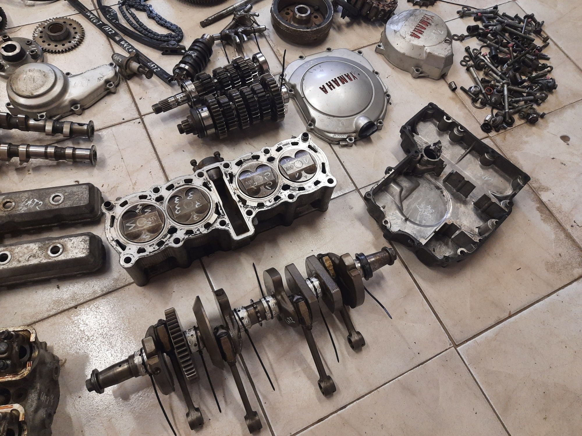 Yamaha YZF 600 Thundercat silnik części głowica wał cylinder wałek kap