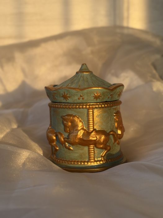 Свічка в гіпсовому підсвічнику