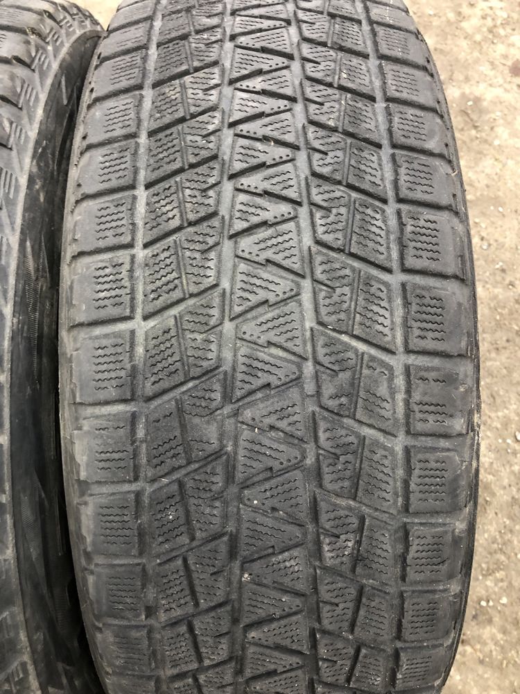 Продам шини Bridgestone 245/65 R17 4шт