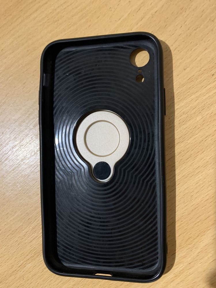 Продам два чехла на iphone xr
