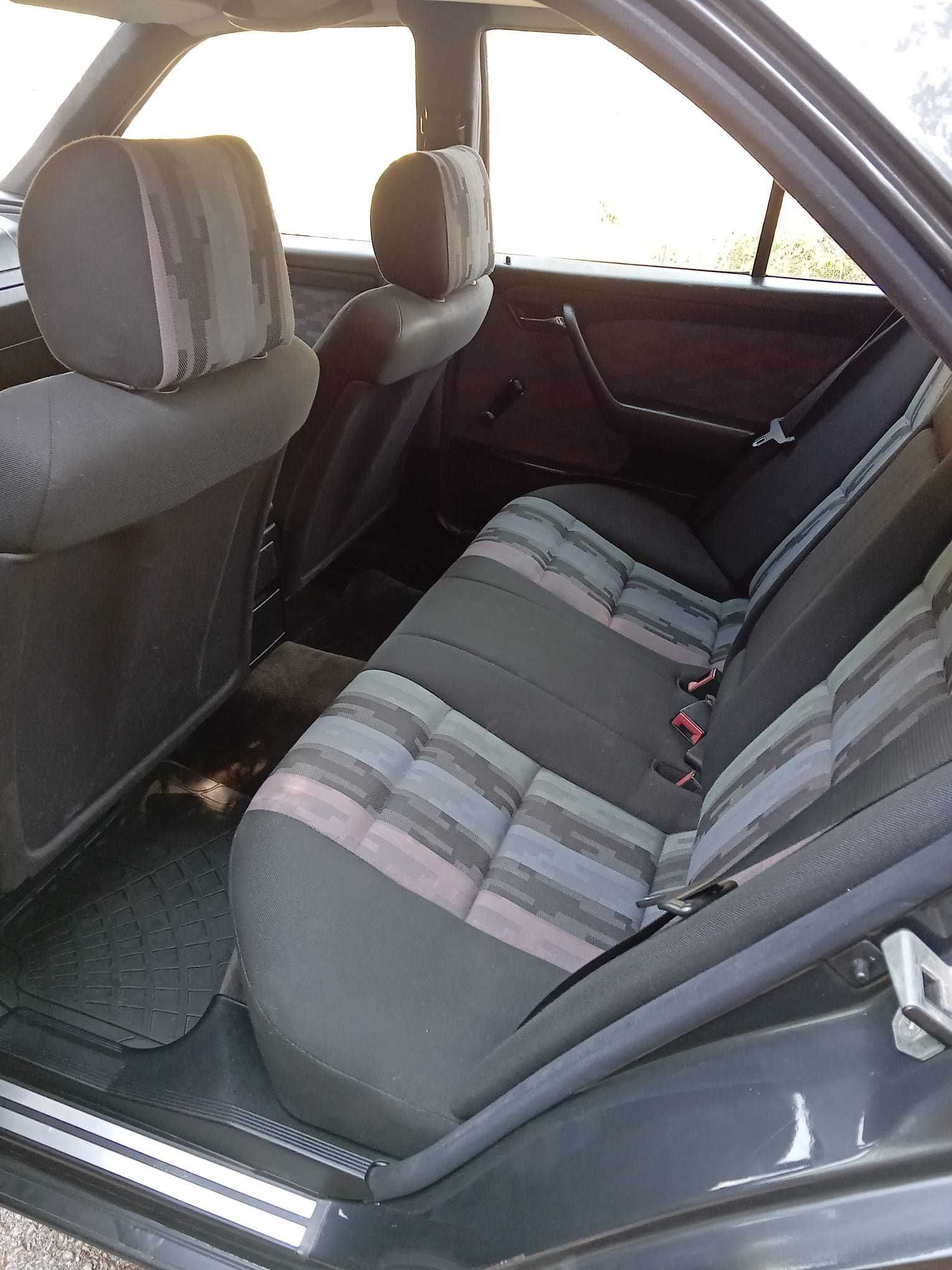 Mercedes Benz de 1994.