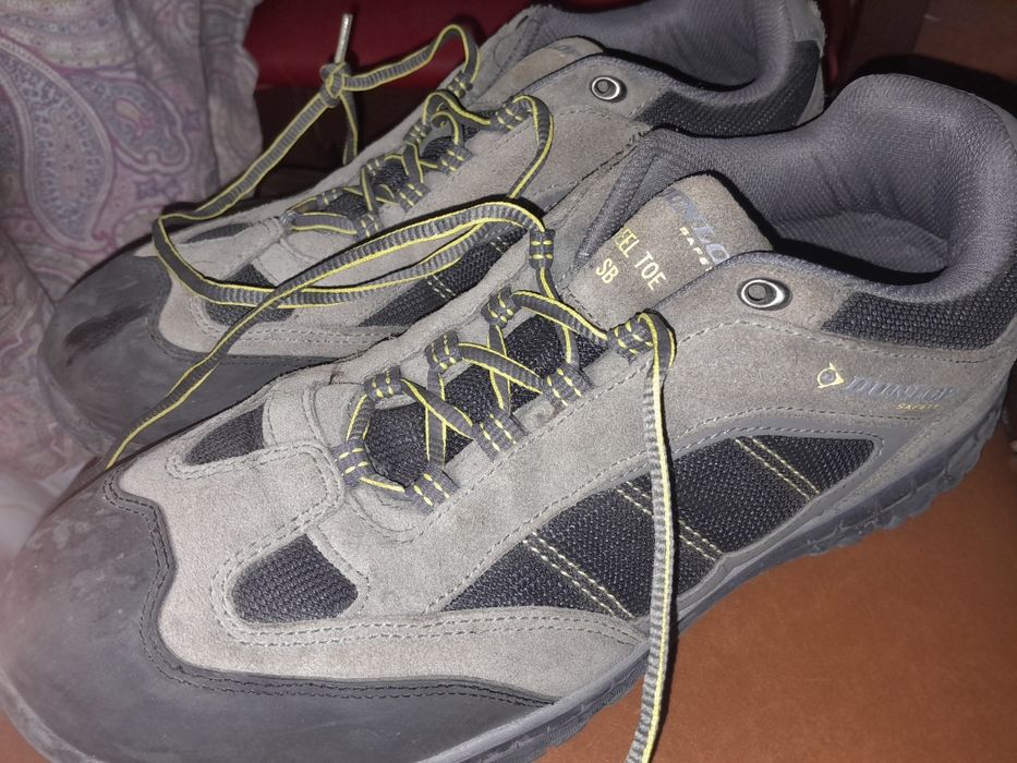 Sapatos Dunlop c/ biqueira de aco  7€