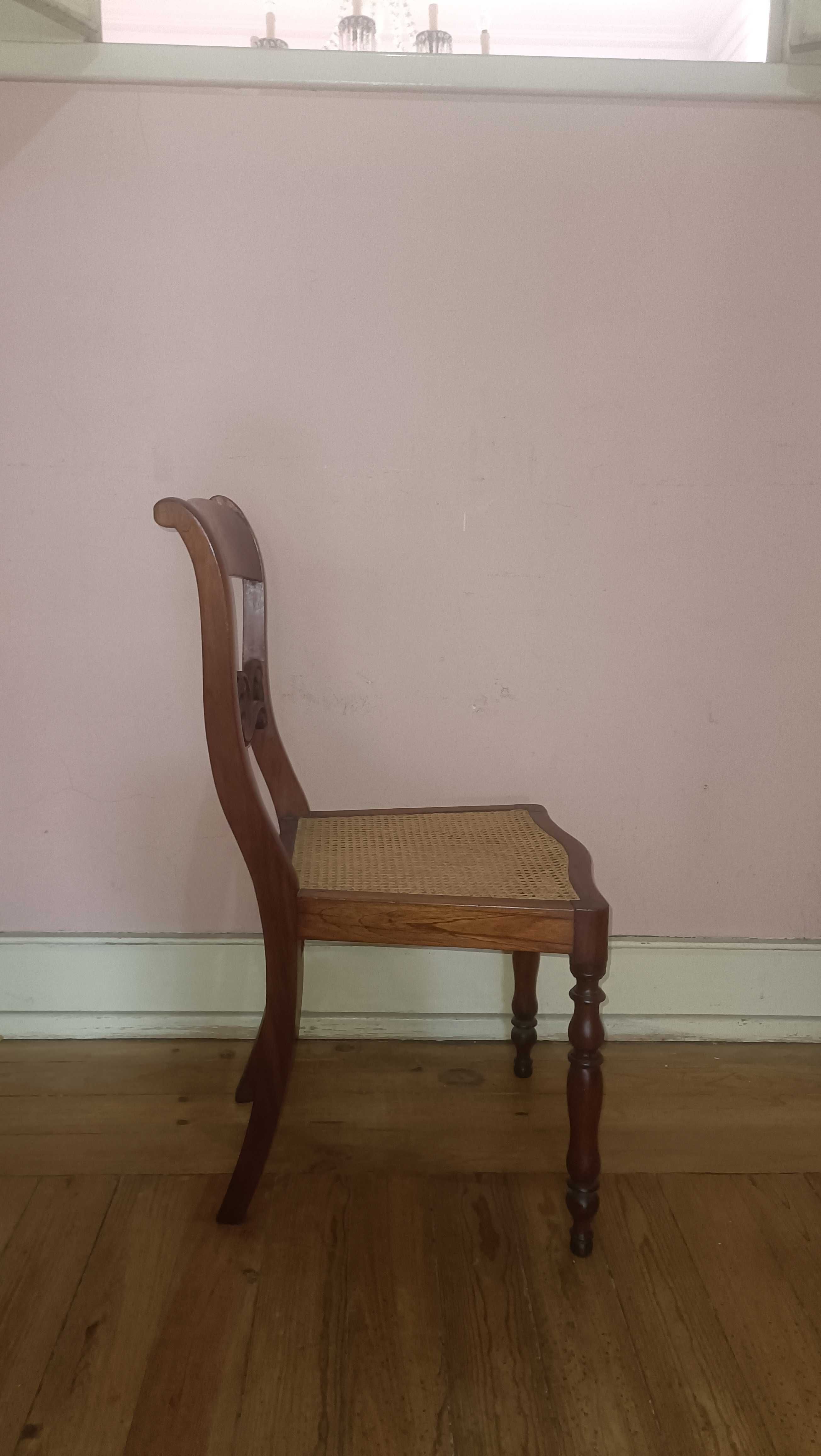 Cadeira madeira e palhinha