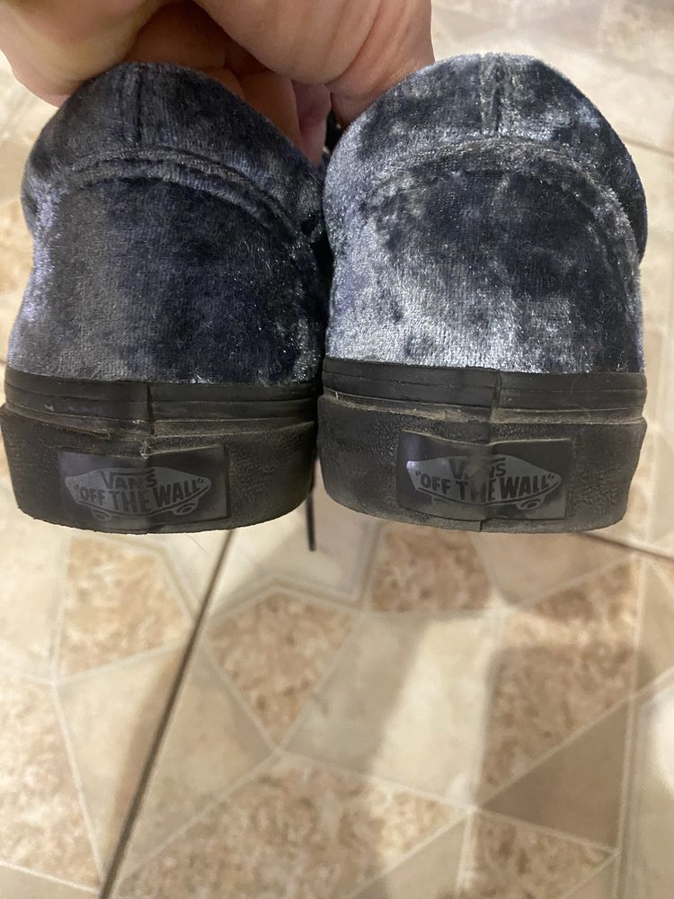 Vans. Кросівки- кеди доя дівчинки.35 розмір.