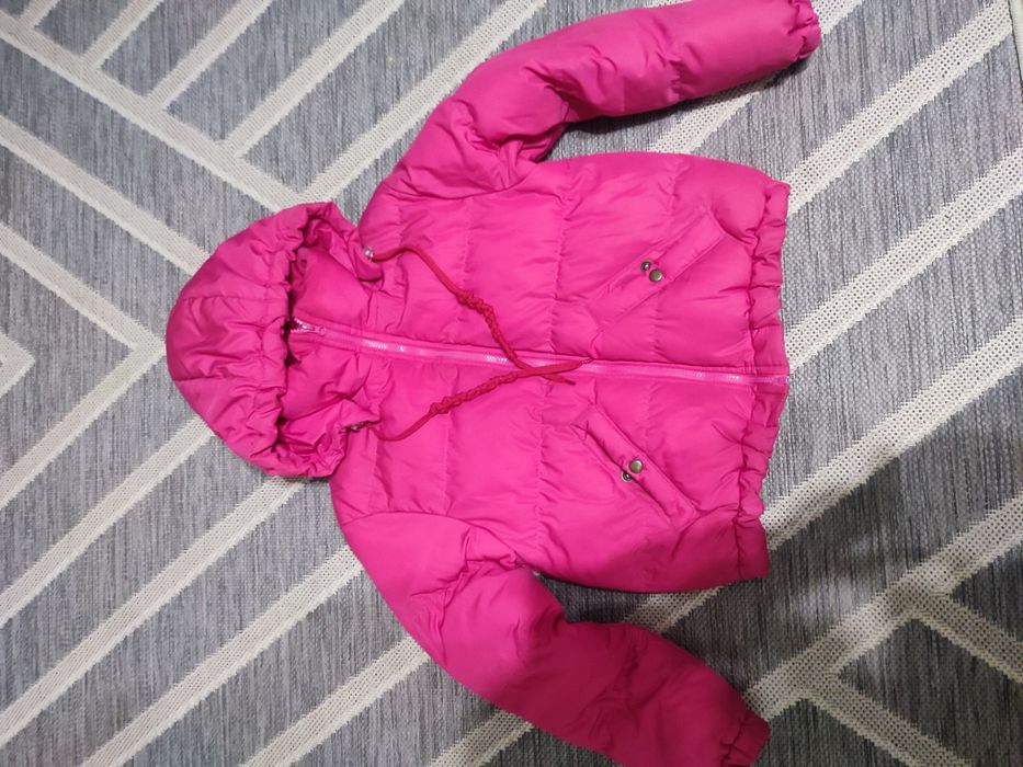 Ярка куртка,в хорошому стані