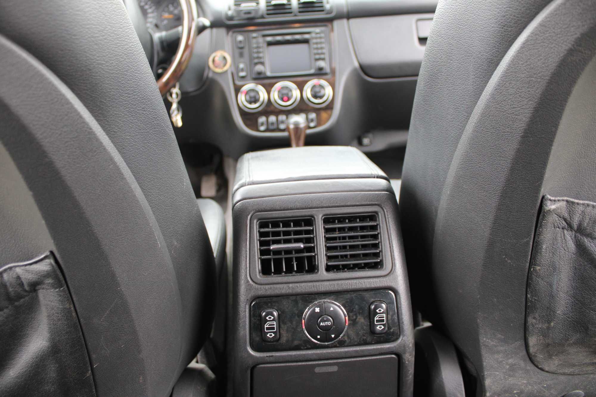 Ładny Mercedes W163 400 cdi AMG