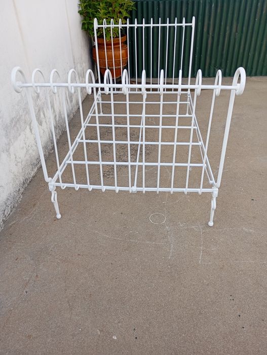 Cama em ferro muito antiga restaurada