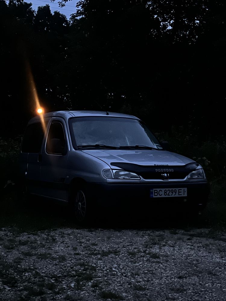 Peugeot partner 1.4 бензин,2001 рік.