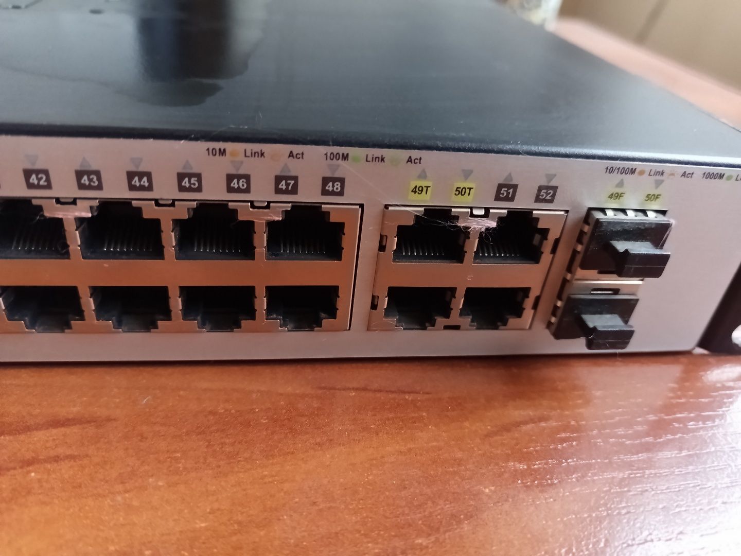 Коммутатор D-Link DES-1210-52