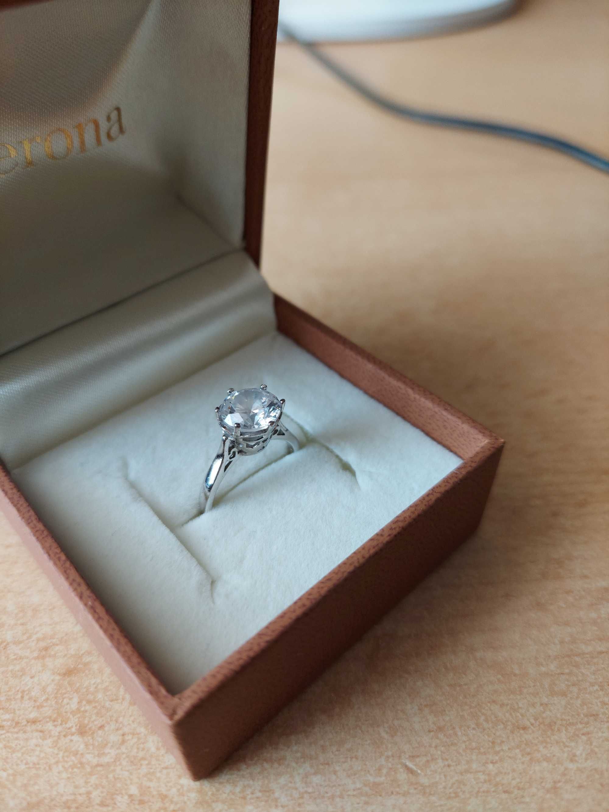 Pierścionek srebrny 925 z cyrkonią - śr. 16 mm